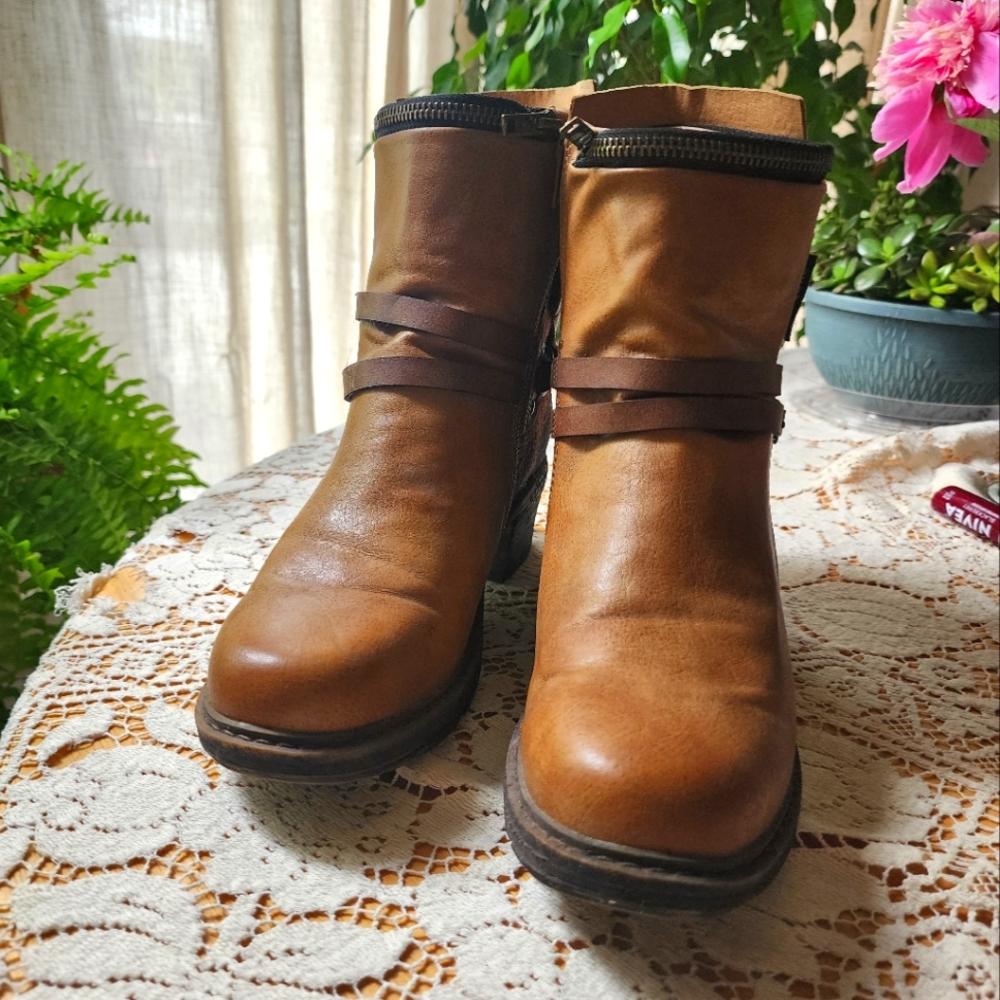 Boots - Picture 2 of 2